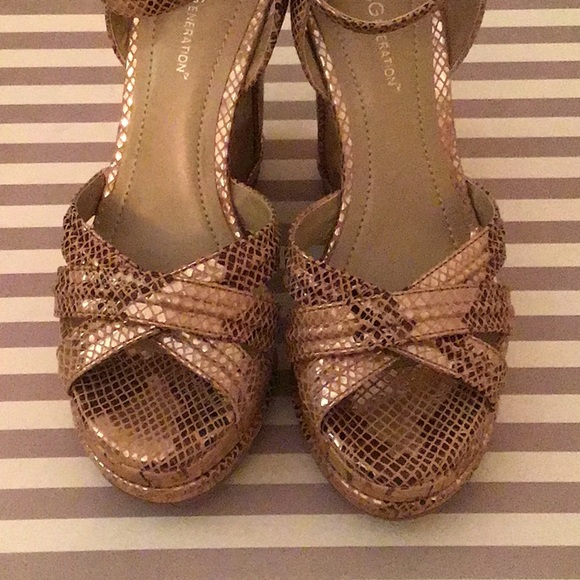 BCBG Rose Gold Wedges NWOT w/ box, sz 7 - Picture 2 of 6